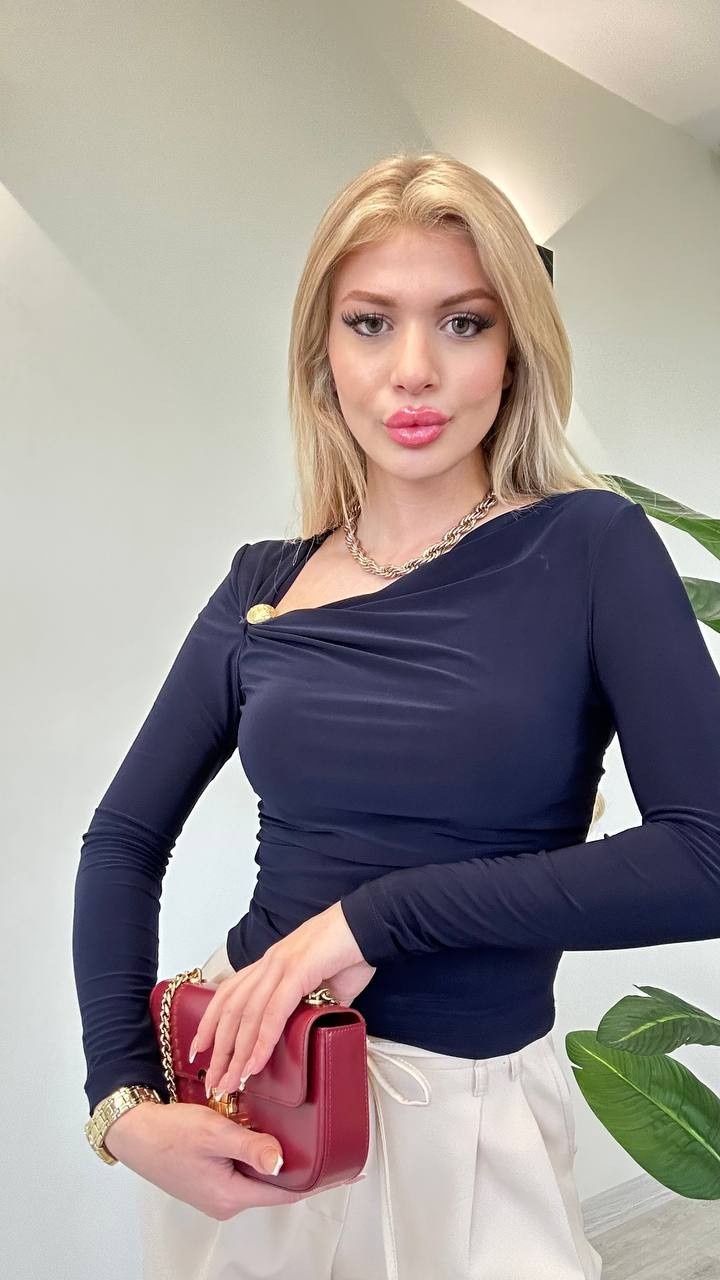Altın Aksesuar Detaylı Asimetrik Yaka Likralı Bluz-Lacivert - Lacivert
