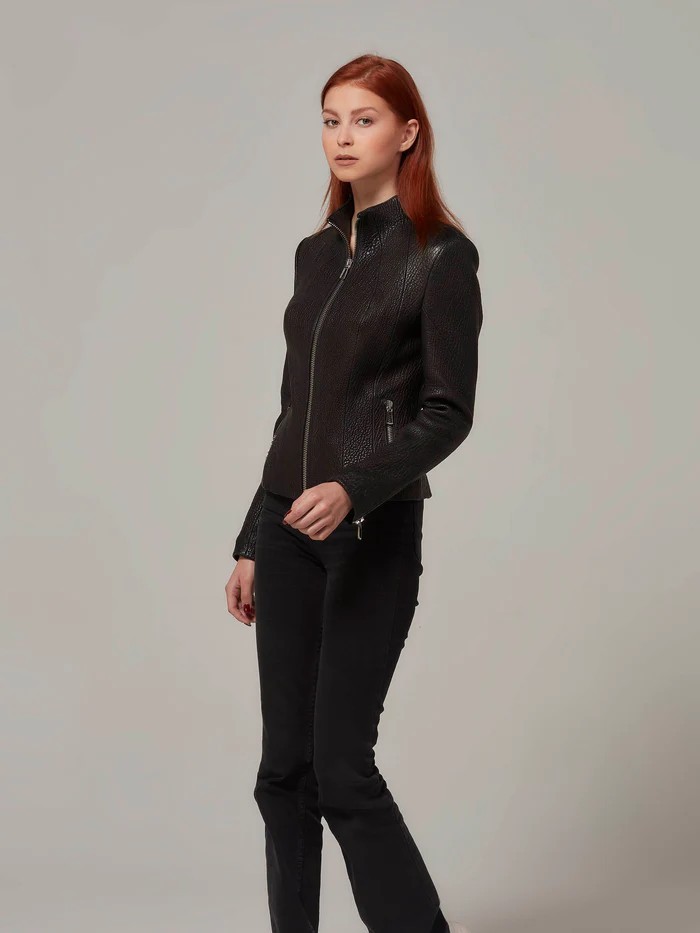 Hakiki Deri Slim Fit Kadın Ceket – Dik Yaka, Fermuarlı Zamansız Tasarım
