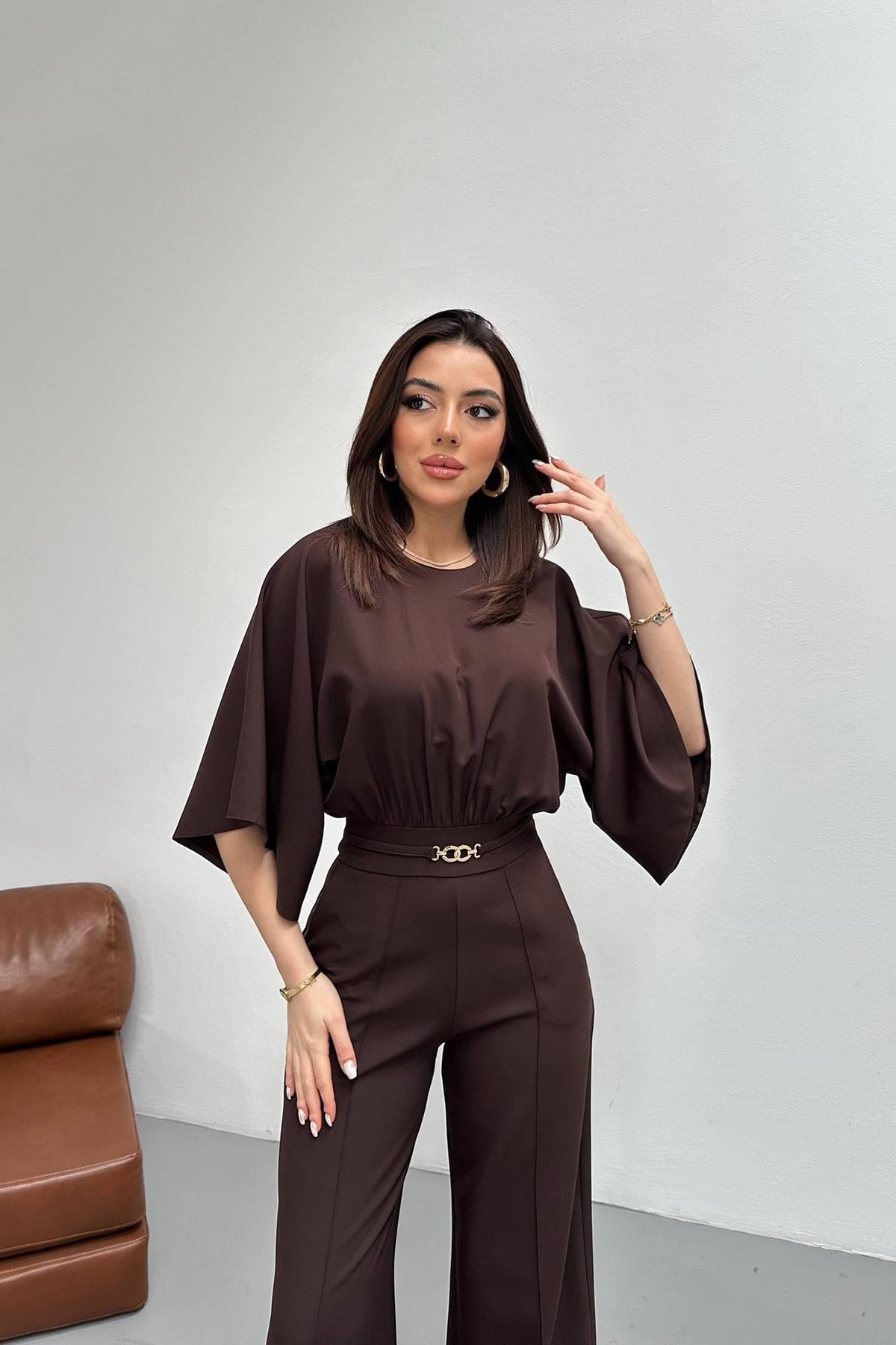 Kahverengi Bel Büzgülü Kemerı Aksesuarlı Yarasa Kol Tulum - Kahverengi