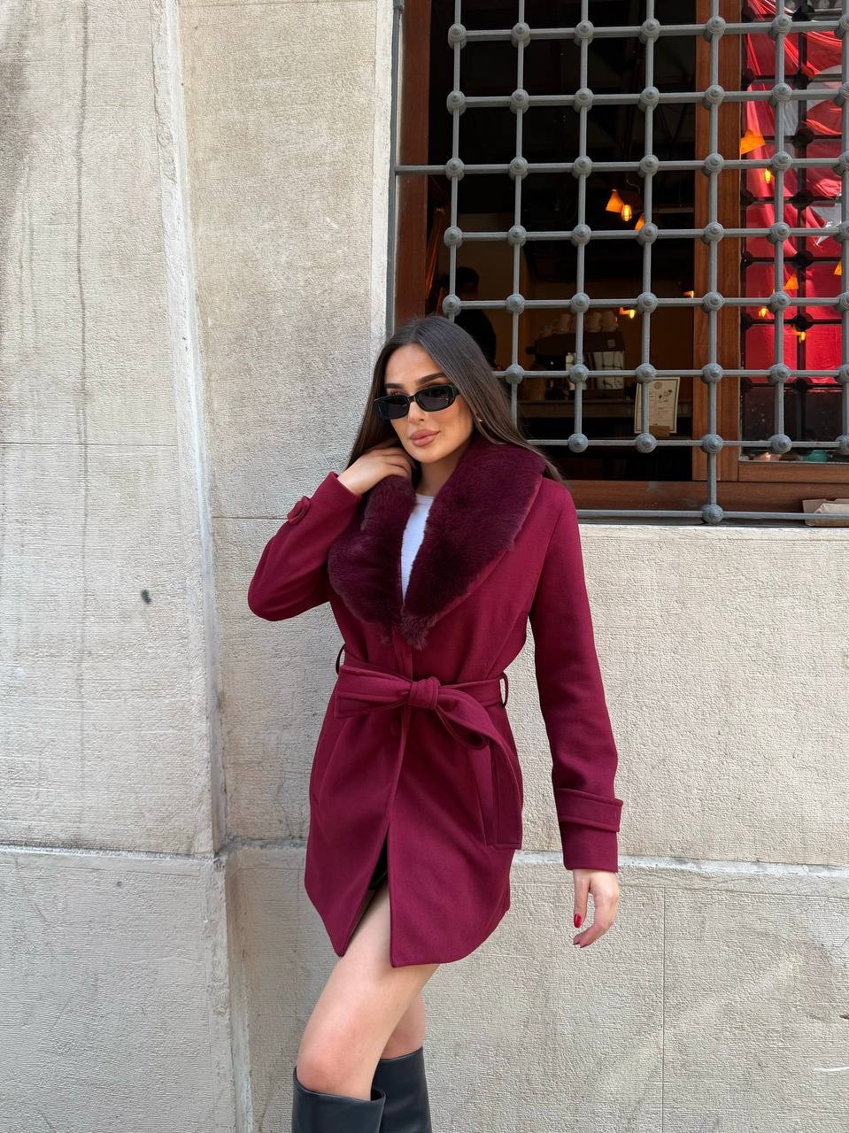 Kuşaklı Kürk Detaylı Kısa Kaşe Kaban - Bordo