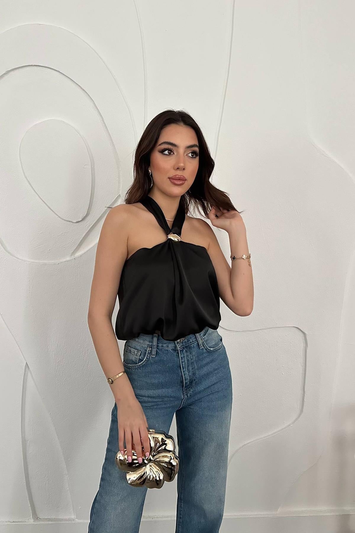 Siyah Toka Detaylı Bluz - Siyah