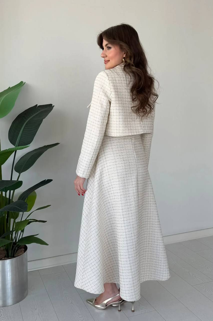 Zarafetin Modern Yorumu: Premium Dokulu Elbise & Ceket Takım Beyaz