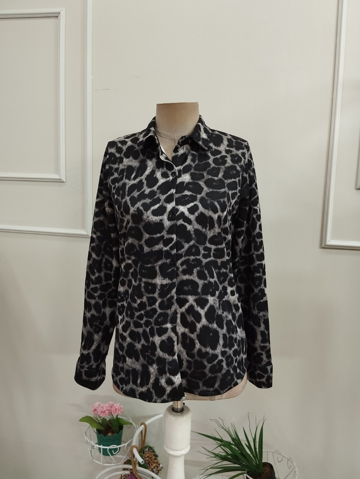 Kadın Uzun Kollu Yakalı önden Düğmeli Leopar Desenli Modal Gömlek Bluz
