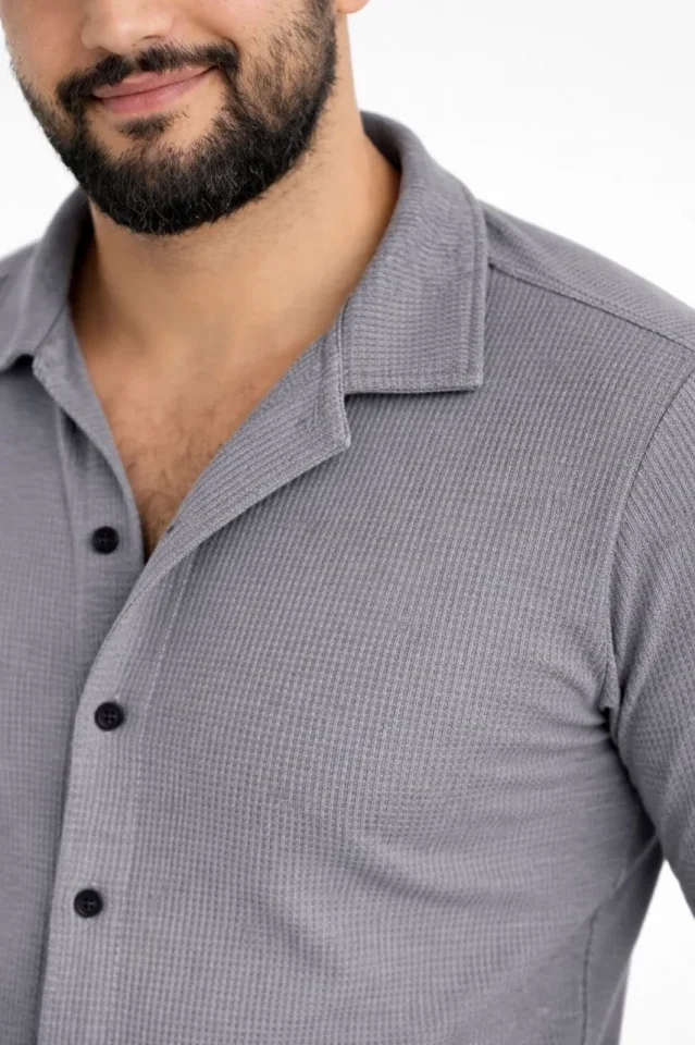 Erkek Waffle Kumaş Uzun Kollu Düğmeli Açık Yaka Regular Fit Gömlek 4 - Füme